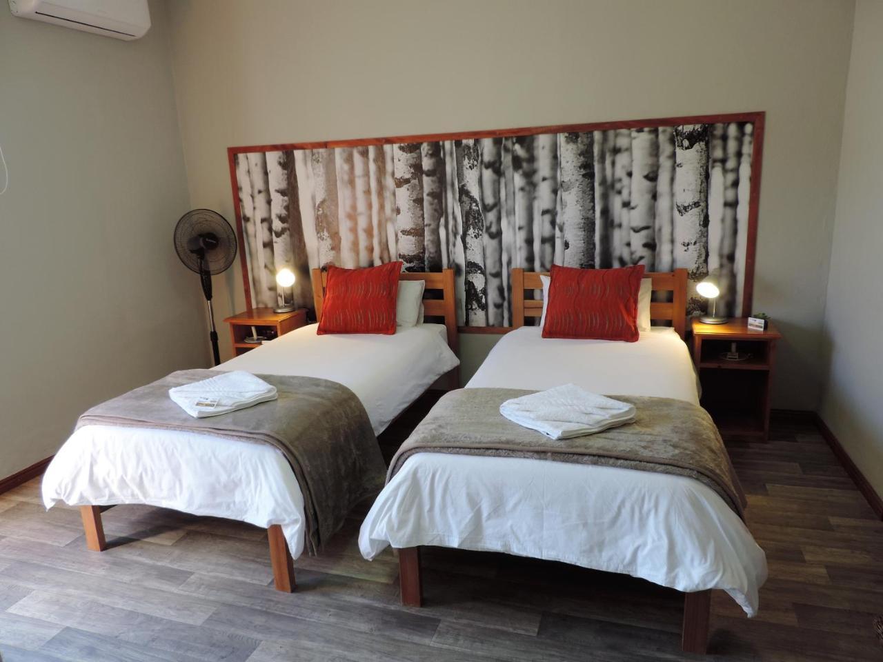Teri-Lemveli Lodge Beaufort West Dış mekan fotoğraf